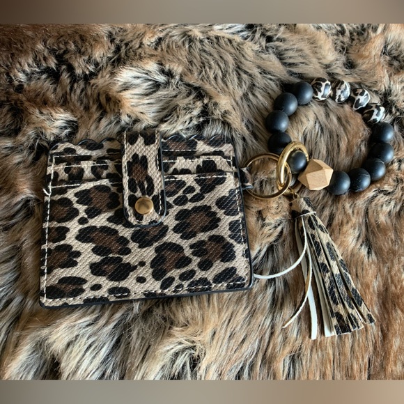 NEW Leopard Print Keychain Bracelet ID Photo Wallet Woman’s Accessories Purse - Picture 2 of 9